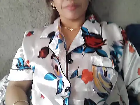 Snapshot of Golly1989 chatting on December 14, 8:09 am Golly1989 online show from December 14, 8:09 am