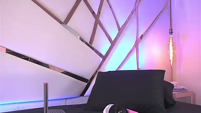 Sophie-velvet online show from March 31, 8:09 pm