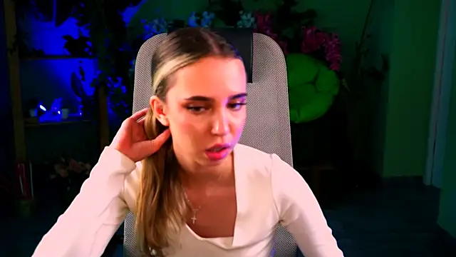 KimPorins online show from April 15, 12:45 pm