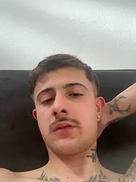 Snapshot of Jason_offizell chatting on April 10, 12:21 pm Jason offizell online show from April 10, 12:21 pm