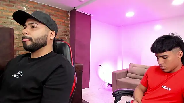 HotThreesoome online show from February 14, 12:24 pm