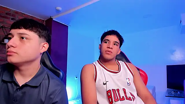 HotThreesoome online show from March 12, 12:33 pm