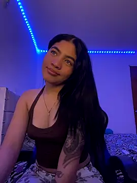 Snapshot of ashley_jones94 chatting on December 14, 2:17 am ashley jones94 online show from December 14, 2:17 am