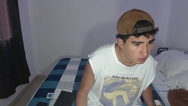 Snapshot of Dave_hot1 chatting on December 13, 8:47 pm Dave hot1 online show from December 13, 8:47 pm