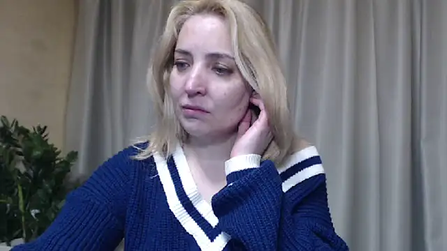 Snapshot of sweetpussy chatting on April 21, 11:05 am sweetpussy online show from April 21, 11:05 am