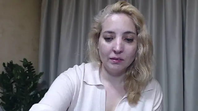 Snapshot of sweetpussy chatting on May 23, 4:44 pm sweetpussy online show from May 23, 4:44 pm