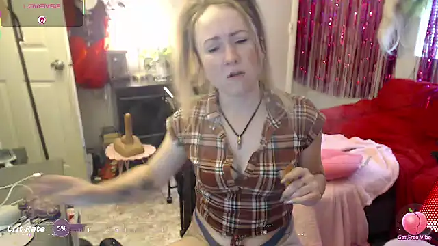 Snapshot of alluringpixie chatting on February 5, 5:17 pm alluringpixie online show from February 5, 5:17 pm