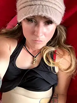 alluringpixie online show from April 5, 6:05 pm