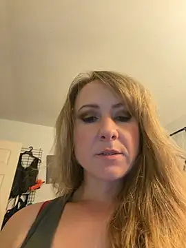 Snapshot of alluringpixie chatting on July 7, 12:42 pm alluringpixie online show from July 7, 12:42 pm