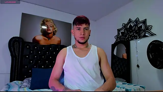 Snapshot of vaalentiino chatting on December 17, 5:30 pm vaalentiino online show from December 17, 5:30 pm