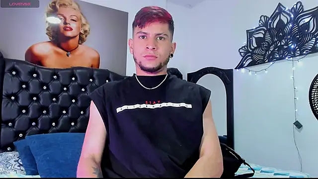 Snapshot of vaalentiino chatting on December 19, 5:42 pm vaalentiino online show from December 19, 5:42 pm