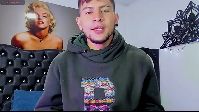 Snapshot of vaalentiino chatting on December 20, 3:30 pm vaalentiino online show from December 20, 3:30 pm