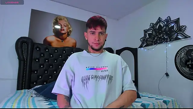 Snapshot of vaalentiino chatting on December 22, 6:16 pm vaalentiino online show from December 22, 6:16 pm