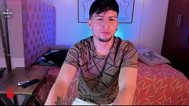 Snapshot of vaalentiino chatting on February 8, 1:20 am vaalentiino online show from February 8, 1:20 am