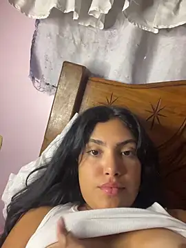 Snapshot of _Laurentt_ chatting on April 14, 2:06 am Laurentt online show from April 14, 2:06 am