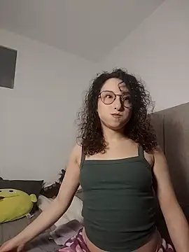 Snapshot of little__ammy chatting on February 9, 4:38 am little ammy online show from February 9, 4:38 am