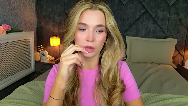 Lina Sinerz online show from July 8, 8:35 pm