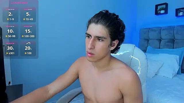 Snapshot of Andrew_03_ chatting on December 13, 9:31 pm Andrew 03 online show from December 13, 9:31 pm