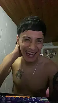 Snapshot of JhonCas44 chatting on December 15, 4:39 am JhonCas44 online show from December 15, 4:39 am