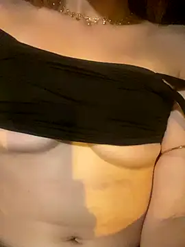 Snapshot of laysfregd2025 chatting on December 16, 5:23 am laysfregd2025 online show from December 16, 5:23 am