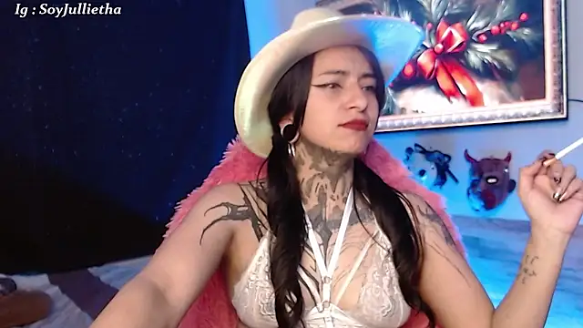 Snapshot of Julls420_ chatting on December 14, 3:45 am Julls420 online show from December 14, 3:45 am