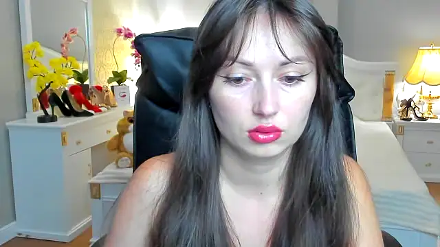 Snapshot of RosiAlina chatting on July 6, 6:32 am RosiAlina online show from July 6, 6:32 am
