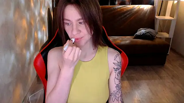 Snapshot of MiaBun1 chatting on December 17, 4:18 am MiaBun1 online show from December 17, 4:18 am