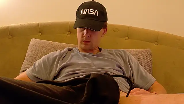 Snapshot of Brellisimo chatting on February 27, 10:32 pm Brellisimo online show from February 27, 10:32 pm