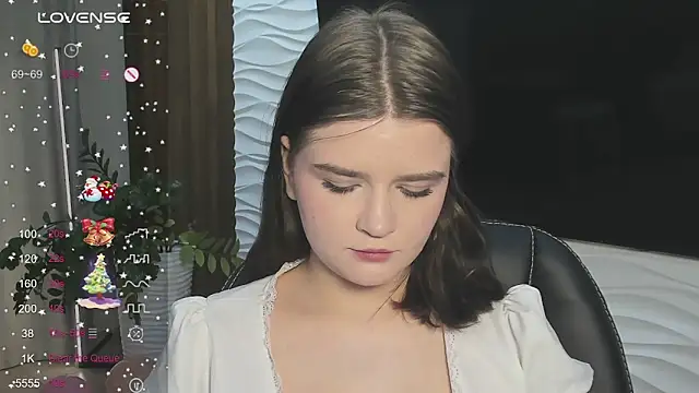 Snapshot of LanaTreades chatting on December 14, 1:05 pm LanaTreades online show from December 14, 1:05 pm