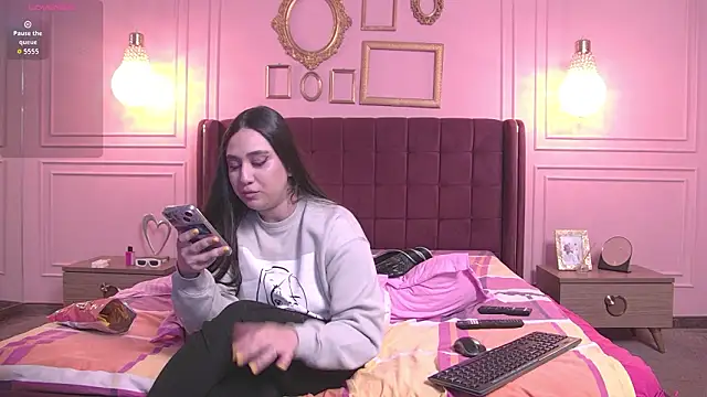 KendallVelvet online show from March 14, 4:45 pm