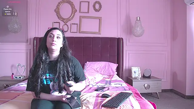 KendallVelvet online show from March 18, 1:25 pm