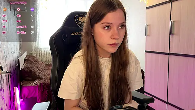 Snapshot of GayleLuu chatting on December 16, 10:42 am GayleLuu online show from December 16, 10:42 am