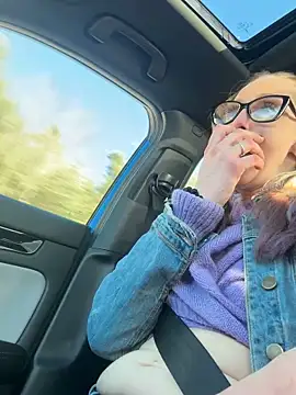 Snapshot of blondebombshell4343 chatting on December 5, 5:53 pm blondebombshell4343 online show from December 5, 5:53 pm