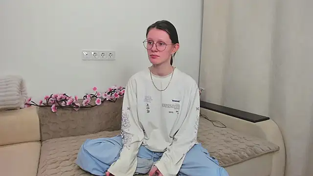 Snapshot of RoxyHerena chatting on December 22, 12:35 pm RoxyHerena online show from December 22, 12:35 pm