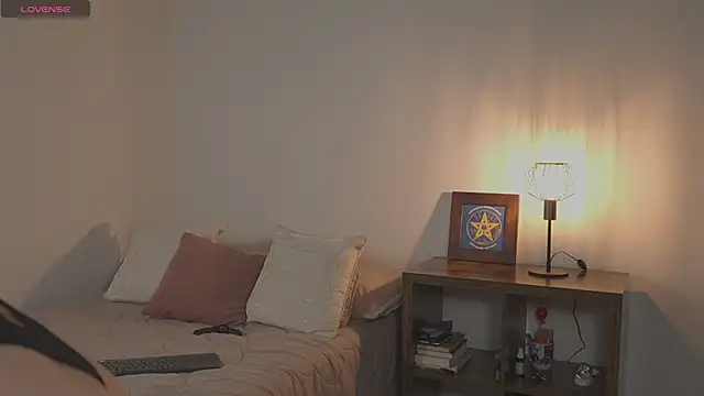 Snapshot of Estefania_Velez chatting on February 8, 6:33 pm Estefania Velez online show from February 8, 6:33 pm