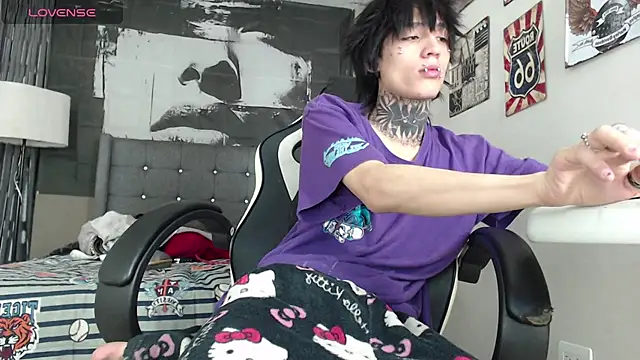 Snapshot of koryu_skull chatting on December 16, 12:04 am koryu skull online show from December 16, 12:04 am