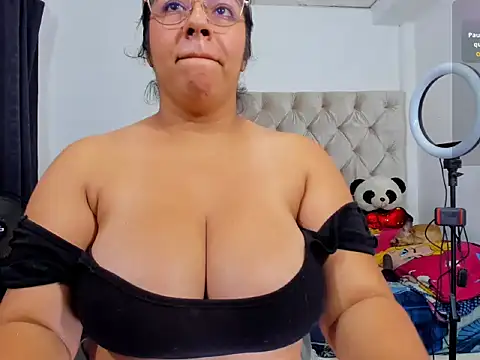 Snapshot of lulu_parker chatting on March 27, 3:23 pm lulu parker online show from March 27, 3:23 pm