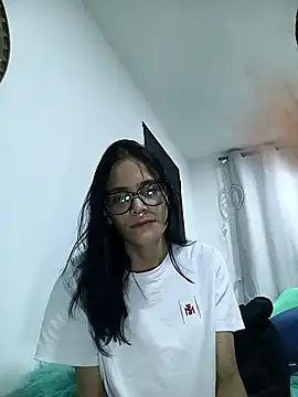 Snapshot of ivonneeldk chatting on December 17, 5:24 am ivonneeldk online show from December 17, 5:24 am