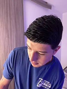 Goldenknight33 online show from December 20, 2:02 pm