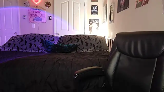 Snapshot of sinisterjade chatting on December 17, 9:32 pm sinisterjade online show from December 17, 9:32 pm