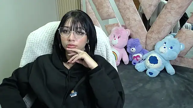 Snapshot of sissy_nina chatting on December 14, 3:34 am sissy nina online show from December 14, 3:34 am