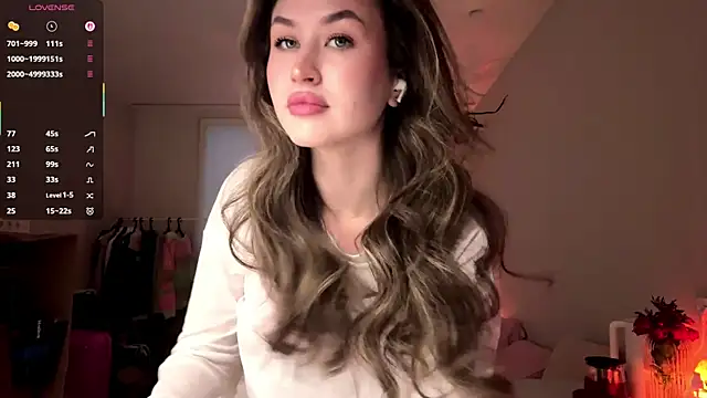 Snapshot of KiraBodrick chatting on February 20, 3:12 pm KiraBodrick online show from February 20, 3:12 pm