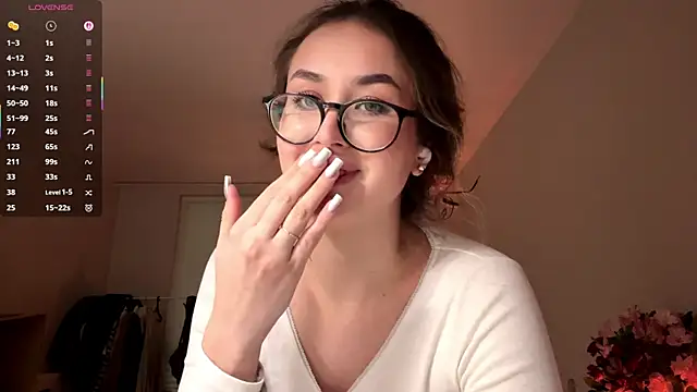 Snapshot of KiraBodrick chatting on February 24, 4:05 pm KiraBodrick online show from February 24, 4:05 pm