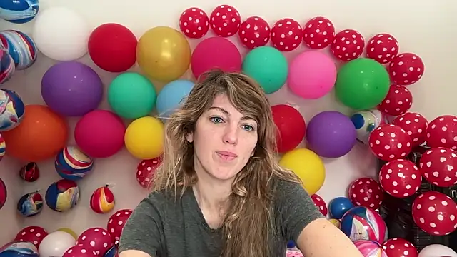 Snapshot of CelestialRuby chatting on February 3, 5:51 pm CelestialRuby online show from February 3, 5:51 pm