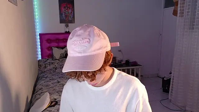 Snapshot of Dani_Dancer chatting on December 20, 1:12 am Dani Dancer online show from December 20, 1:12 am