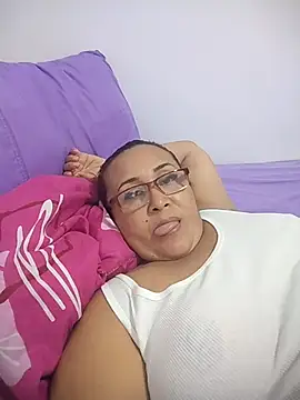 Nini Love  online show from April 12, 7:41 pm