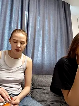 Snapshot of findwayout chatting on April 19, 7:51 am findwayout online show from April 19, 7:51 am