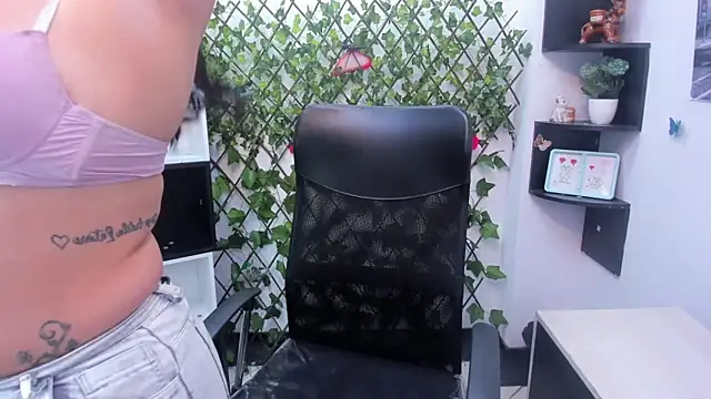 sophi hardd  online show from February 20, 1:55 pm