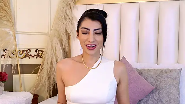 NinnaPiers online show from April 9, 11:37 am