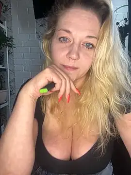 JenniferCarmen online show from April 21, 2:51 am